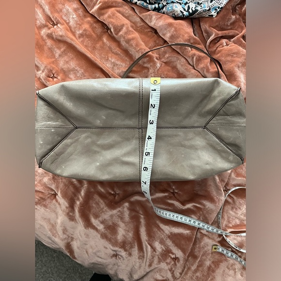 Hobo Leather Shoulder Bag Leather Classic Neutral Chic Everyday Preppy Style - Picture 9 of 11